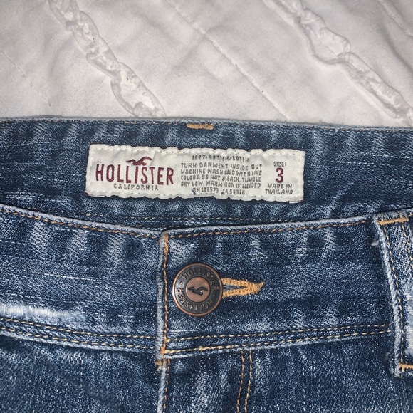 SHORTS - Picture 2 of 3